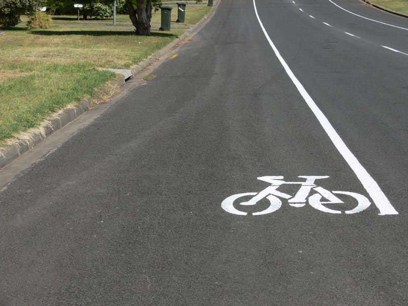 Advisory Lane provides space for carparking and cyclists