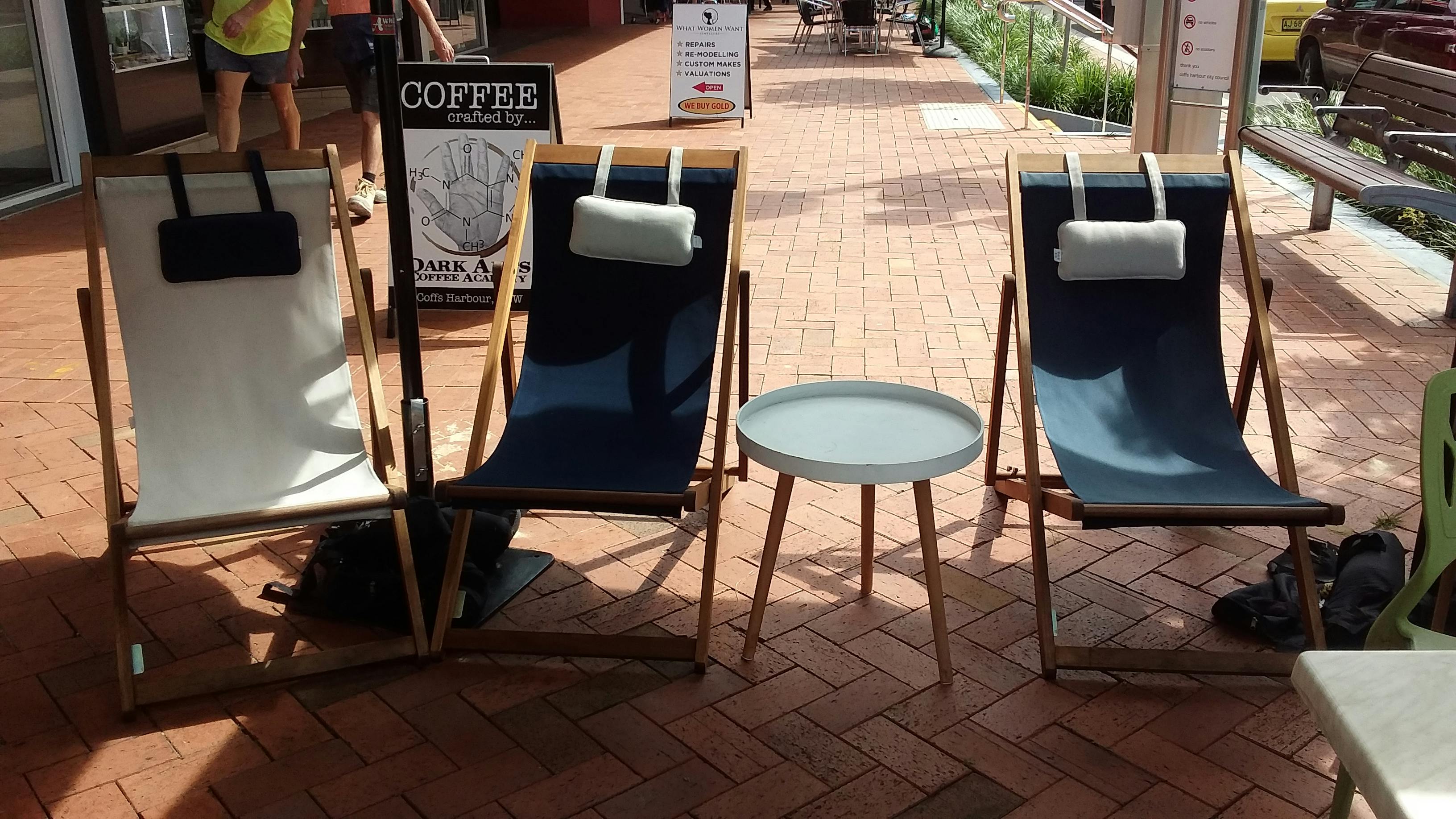 Deckchairs for dining