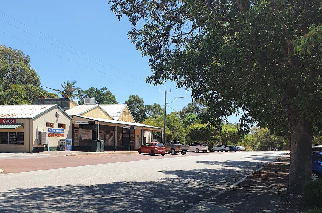 image of the town centre of Serpentine